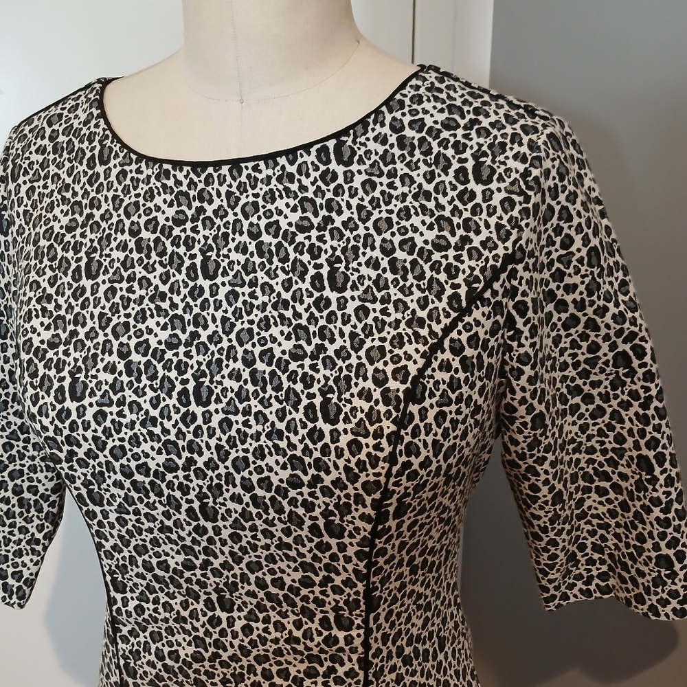 Banana Republic Black, White, And Grey Cheetah Print Dress Size 8 - Picture 2 of 6